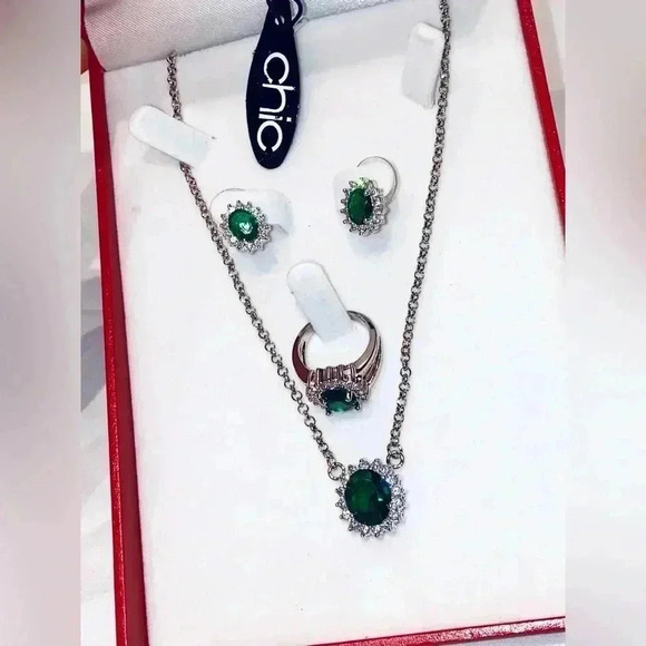 Cute 🥰 green stones stainless steel set - Picture 3 of 7